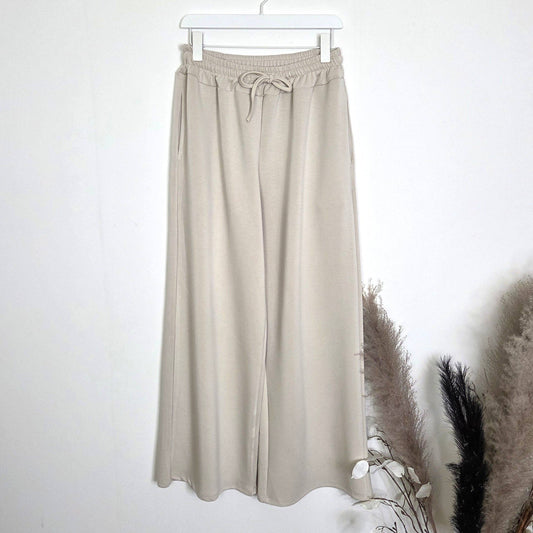 Soft scuba fabric straight leg trousers with drawstring and pockets (M-L)