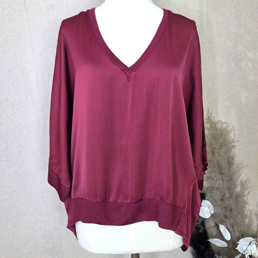 Hi-lo V-neck viscose satin feel top with ribbed hem (M): Wine