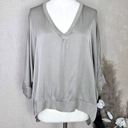 Hi-lo V-neck viscose satin feel top with ribbed hem (M): Beige