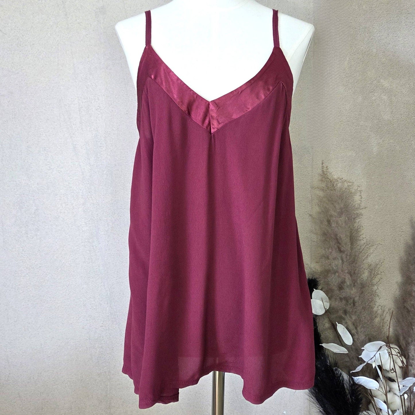 Viscose cami top with satin edge detail (S-M): Wine
